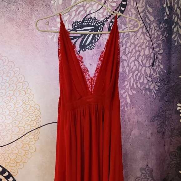 My daughter's beautiful red Windsor prom dress. - Picture 3 of 5